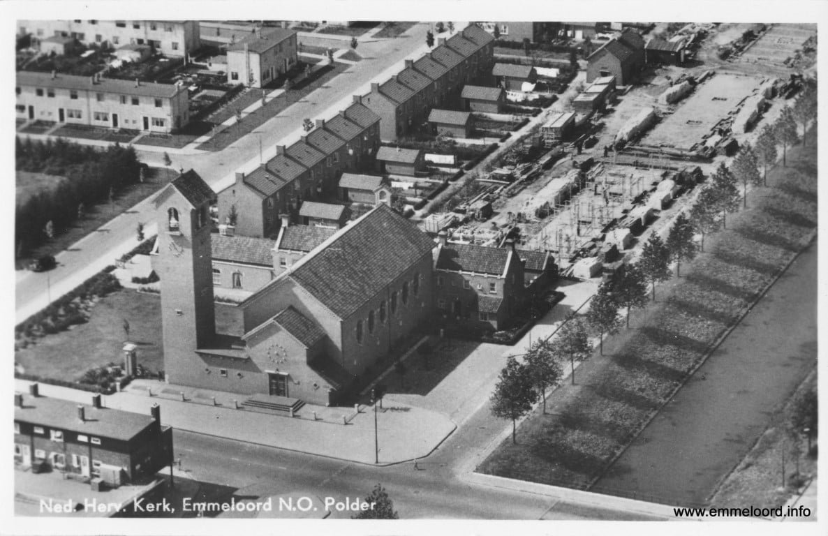 Kerk-Hoeksteen9.jpg Kerk-Hoeksteen9.jpg